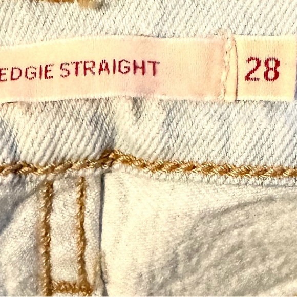 Levi’s Wedgie Straight “Think Outside” Straight Leg Jeans - Picture 7 of 7